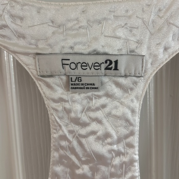 Forever 21 T-back tank top - Picture 3 of 5